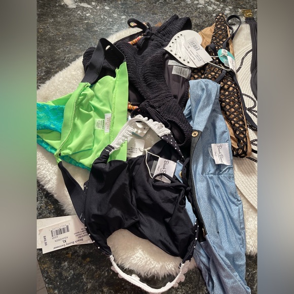 Victoria’s secret’s bombshell 34D or 34DD  and beach bunny bottoms combo - Picture 15 of 16